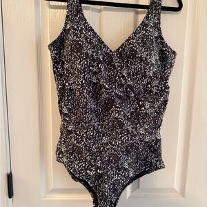 Seekers Australia Black and White One-Piece Swimsuit